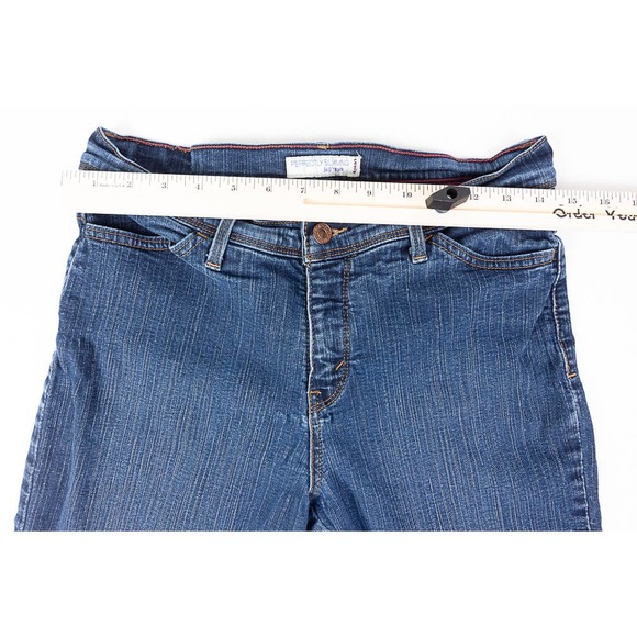 Levis 548 Perfectly Slimming Cuffed Capri Womens Jeans Dark Wash Size 8 - Picture 3 of 6